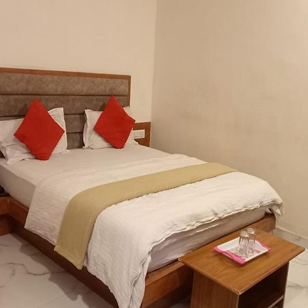Hotel New Lake View Ahmedabad Ngoại thất bức ảnh