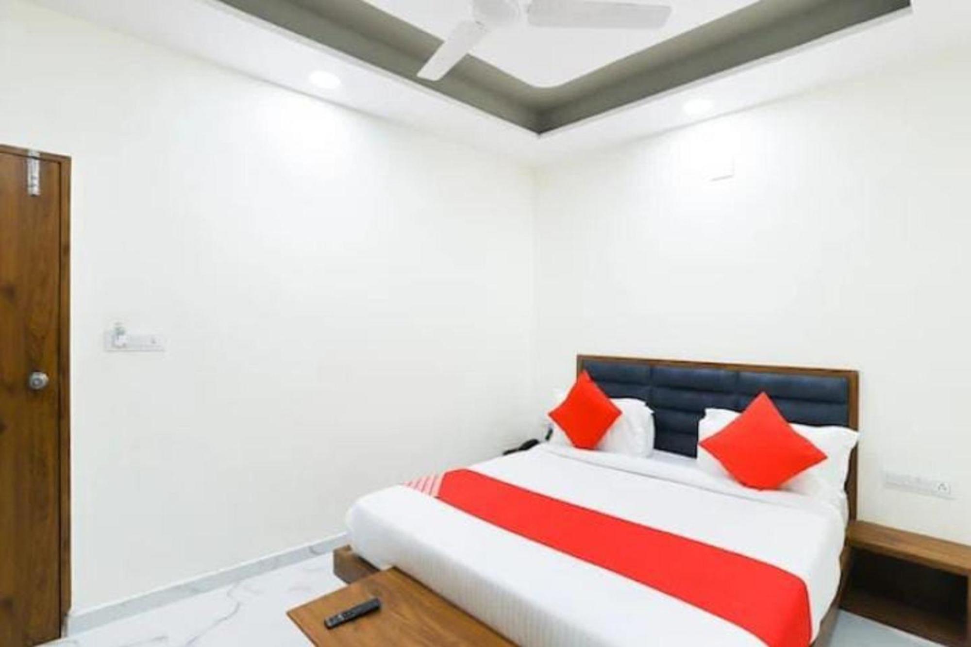 Hotel New Lake View Ahmedabad Ngoại thất bức ảnh