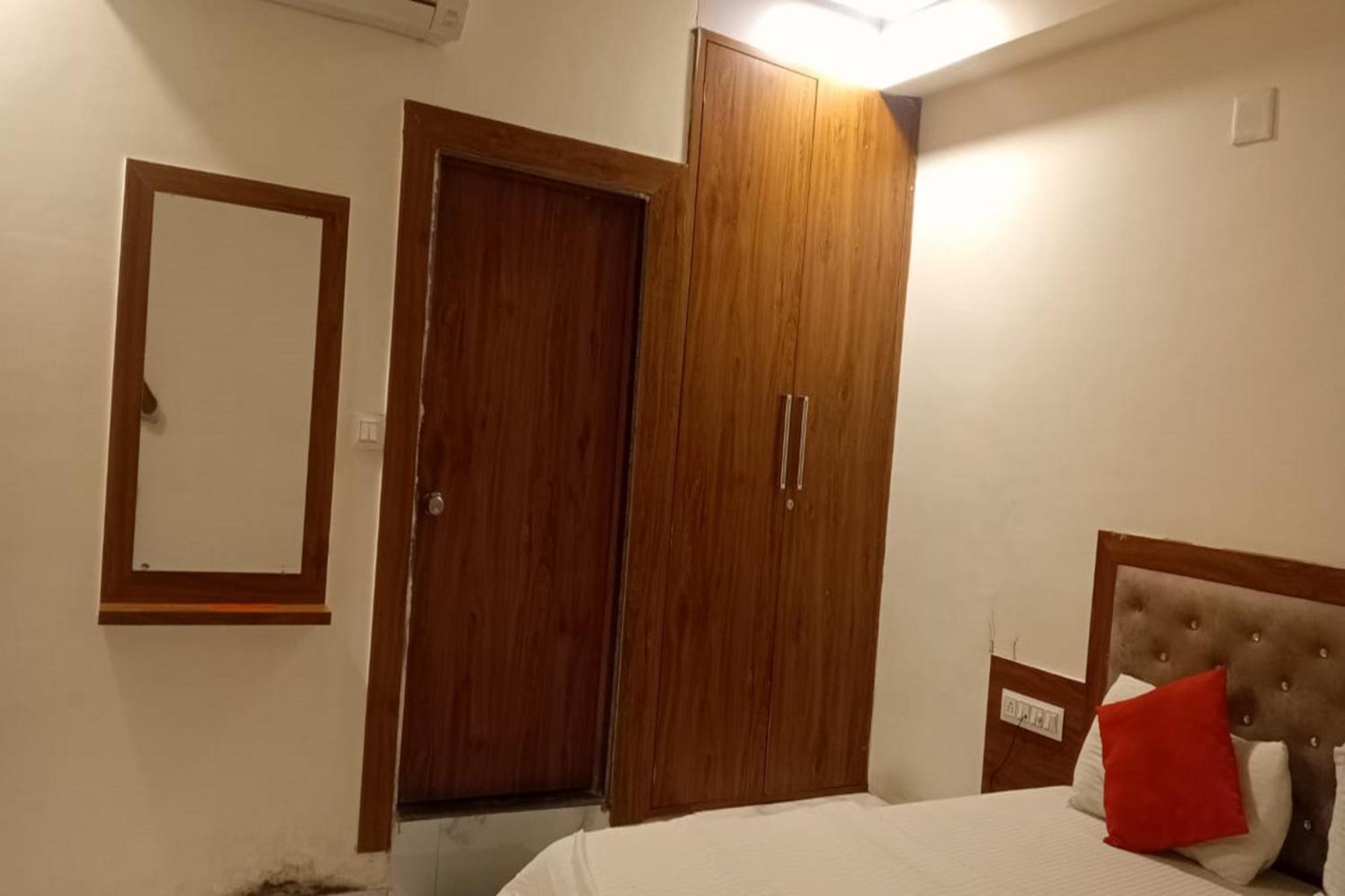 Hotel New Lake View Ahmedabad Ngoại thất bức ảnh
