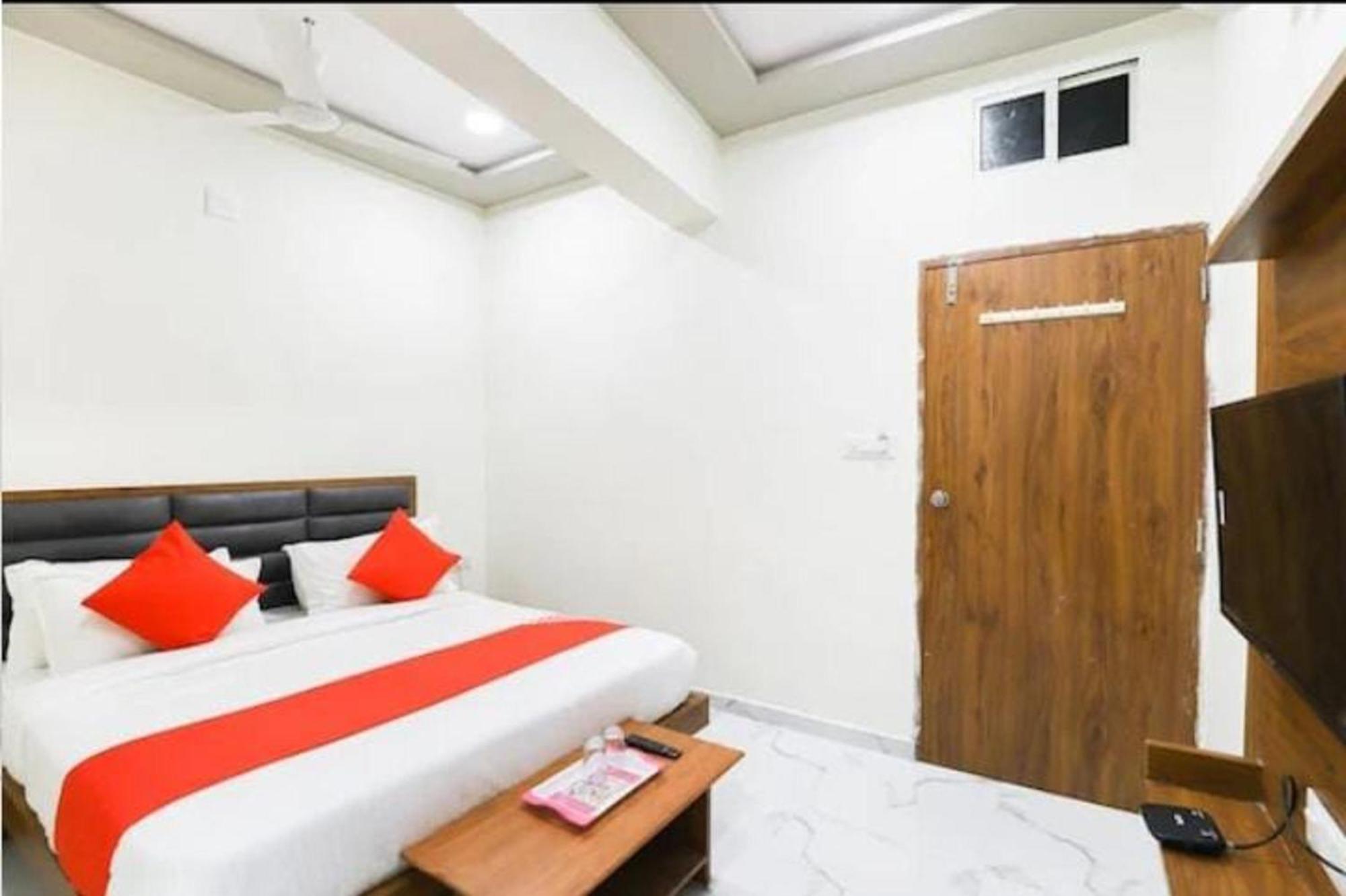 Hotel New Lake View Ahmedabad Ngoại thất bức ảnh